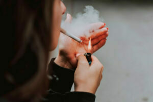 O cigarro é o principal fator de risco para o câncer no tórax