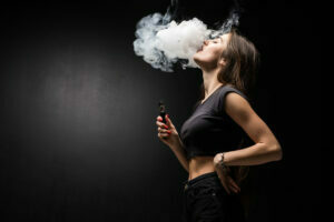 cigarros eletrônicos os apelidados de vaporizadores, pods, e-cigarettes, e-pipes, e- ciggys, etc.