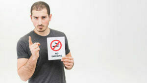 O cigarro compromete as relações sociais.